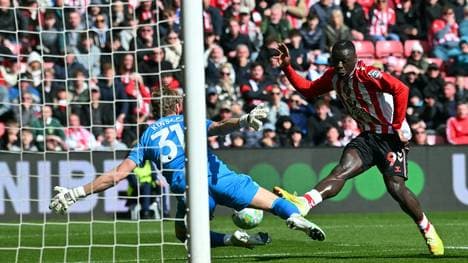 Brian Brobbey (r.) im Spiel gegen Tottenham 