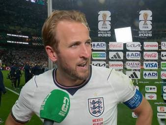 Harry Kane schießt England ins WM-Viertelfinale. Nach dem Achtelfinal-Krimi ist seine Stimme komplett weg. Im TV-Interview bringt der Matchwinner kaum noch ein Wort heraus.