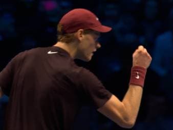 Jannik Sinner zieht gegen Alex De Minaur ins Finale der ATP Finals in Turin ein.