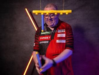 Stephen Bunting unterzieht sich dem Reaktions-Test vor der Darts-WM 2026.