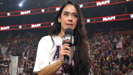 Bei WWE RAW wurde das WrestleMania-Match von AJ Lee offiziell