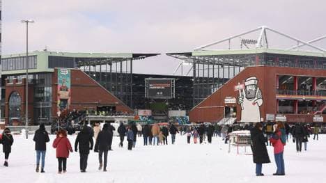 Das Millerntorstadion im Schnee
