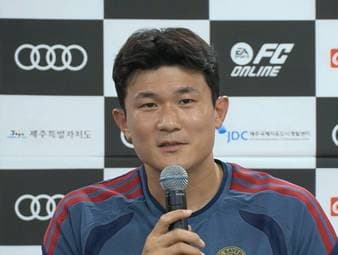 Min-Jae Kim spricht offen über den Konkurrenzkampf bei den Bayern. Er habe ein sehr gutes Verhältnis zu Jonathan Tah und Dayot Upamecano und habe vor, weiterhin bei Bayern Gas zu geben.