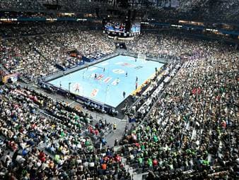 Glasboden sorgt für Aufsehen