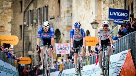 Mathieu van der Poel (l.) siegt im Sprint