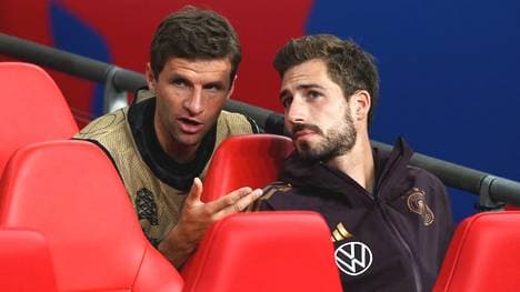 Thomas Müller und Kevin Trapp im Gespräch