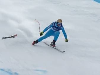 Ski-Alpin-Ass Dominik Paris stürzt beim Super-G und verliert einen Ski. Franjo von Allmen schreibt Geschichte und gewinnt die Goldmedaille.