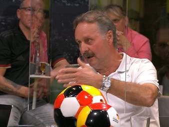 Zwischen Hasan Salihamidzic und Michael Zorc flogen kürzlich Giftpfeile wegen der frühen DFB-Abreise von Marco Reus. Peter Neururer spricht im Fantalk von argumentativen Fehlern des Bayern-Bosses.