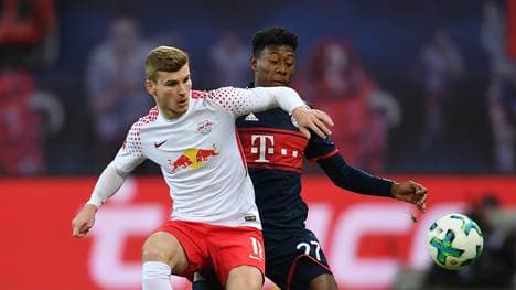 Leipzig-Stürmer Timo Werner (links) im Zweikampf mit Bayerns Alaba
