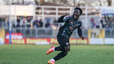 Nestory Irankunda holte für die Bayern-Amateure den entscheidenden Elfmeter heraus