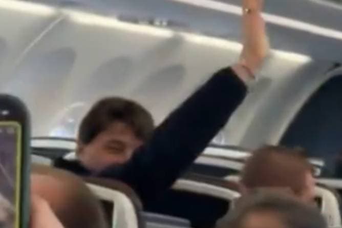 Im Flugzeug: Spurs-Fans besingen Ex-Coach