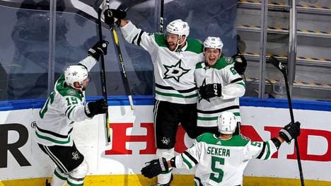 Joel Kiviranta (hinten rechts) erzielte das entscheinde Tor für die Stars