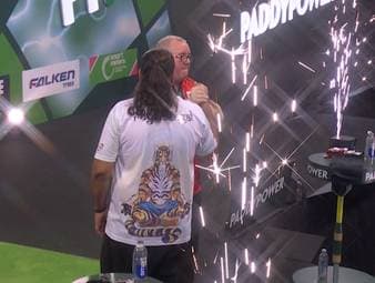 Stephen Bunting zieht ohne Probleme in die nächste Runde der Darts-WM ein. Das WM-Märchen eines Inders endet derweil. 