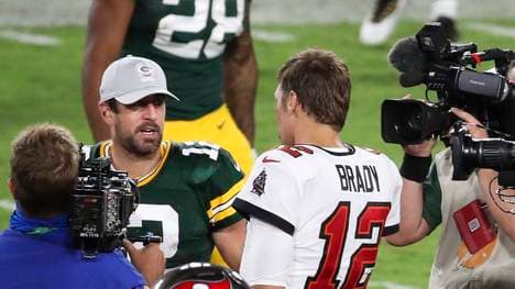 Aaron Rodgers (l.) wird Showmaster bei Jeopardy