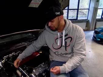 Staffel 6, Folge 102: PS Profi Zuschauer Dean möchte eine Familie gründen. Das beginnt mit dem pas-senden Wagen. Oberstes Gebot: Viel Platz soll er haben, ein sportlicher und schnel-ler Kombi soll es sein. Das Budget: Maximal 15 000 Euro. Die PS Profis Sid und JP nehmen sich dem Vater in spe gerne an, und versuchen für ihn ein passendes Ge-fährt zu finden. Zur Auswahl stehen unter anderem ein Skoda Oktavia RS aus 2012 und ein Alfa Romeo 159.