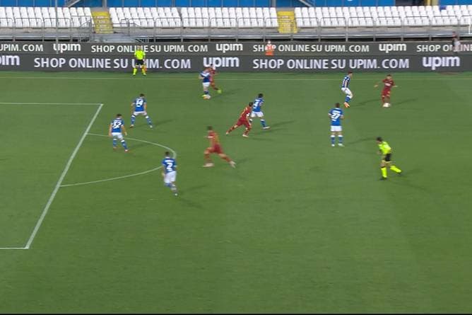 Absoluter Traumpass! Rom-Star lässt die ganze Abwehr alt aussehen