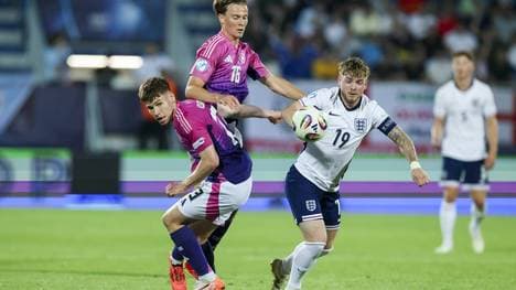 Lukas Ullrich (l.) leitete das 1:0 ein