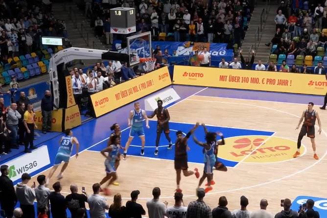 Basketball-Krimi: Erlösung in letzter Sekunde 