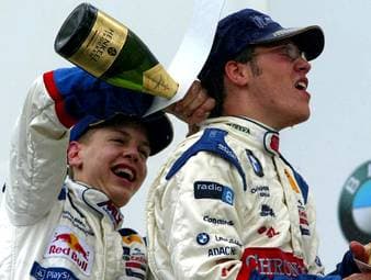 Der neue DTM-Champion Maximilian Götz spricht im „AvD Motor & Sport Magazin“ auf SPORT1 über seinen Kindheitsfreund Sebastian Vettel und deren unterschiedliche Karrierewege. 