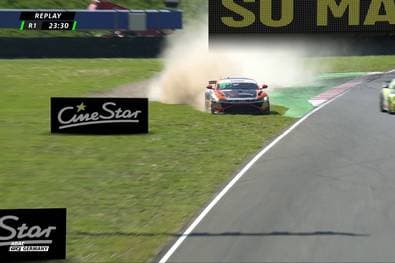 Dieser Patzer kostet GT4-Rookie den Rennsieg