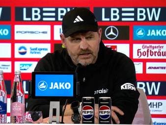 Union Berlins Trainer Steffen Baumgart reagierte auf der Pressekonferenz nach dem 1:1-Unentschieden gegen den VfB Stuttgart genervt auf eine Frage zu seinem Spieler Livan Burcu.
