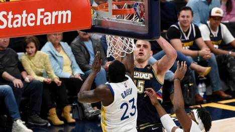 Nikola Jokic führt sein Team zum Sieg gegen die Warriors