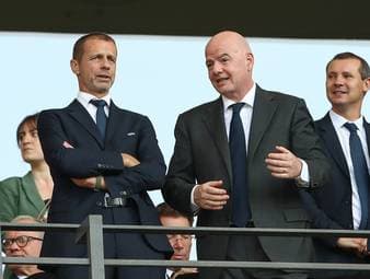 Die 55 Mitgliedsverbände der UEFA haben beschlossen, FIFA-Wettbewerbe zu boykottieren, falls die FIFA Anteile an der WM verkauft. Fußballfinanzexperte Kieran Maguire erklärt die Folgen dieser Maßnahme.