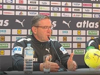 Nach der öffentlichen Kritik an Juri Knorr nehmen Trainer Alfred Gislason und Nils Lichtlein den Spielmacher in Schutz.