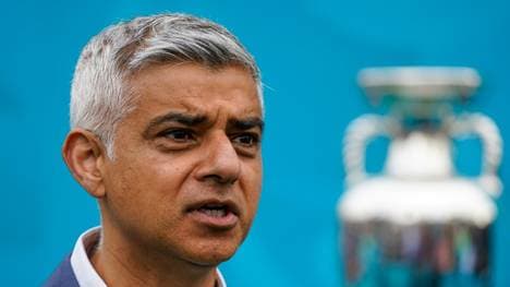 Londons Bürgermeister Sadiq Khan warnt die schottischen Fans vor der Reise in Englands Hauptstadt 