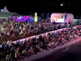 Die Enttäuschung über das Abschneiden der deutschen Nationalmannschaft bei der diesjährigen WM ist bei Fans und ehemaligen Nationalspielern groß, dennoch sorgte das stimmungsvolle Public Viewing am Strand für besondere Bilder und zeigte, dass die Begeisterung für das Turnier trotz des sportlichen Ergebnisses ungebrochen ist.