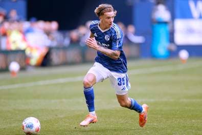 So pendelt Schalke-Talent zwischen Schule und Fußballplatz