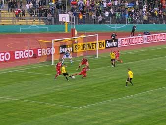 Arminia Bielefeld steht in der nächsten Runde des DFB-Pokals. In einer umkämpften Partie erzielt der Bundesligist sechs Tore gegen Bayreuth.
