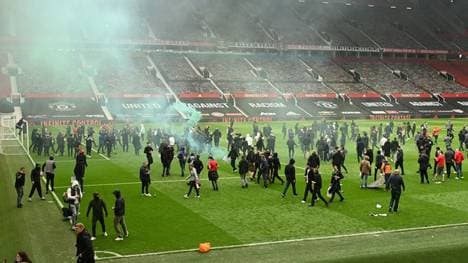 Hunderte Fans gelangten in den Innenraum des Stadions