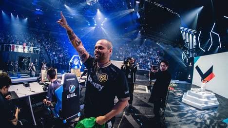 Das große Finale des Six Invitationals 2020 steht an. Zuvor spielen Ninjas in Pyjamas und Team SoloMid im Halbfinale um den Einzug in das Endspiel.