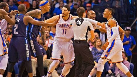 Schon am 13. Januar dieses Jahres gerieten Russell Westbrook (r.) und Charlie Villanueva aneinander