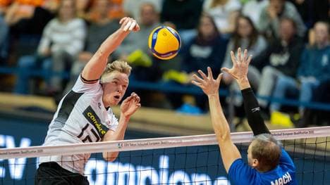Nationalspieler Anton Brehme (l.) verstärkt ab 2020/21 die Berlin Recycling Volleys