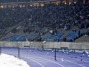 Topspiel überschattet von Protesten