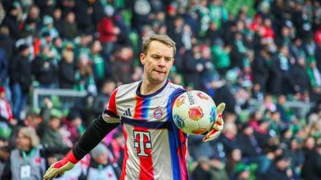 Manuel Neuer vor dem Anpfiff in Bremen