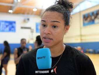 WNBA-Star Satou Sabally spricht über die Entwicklung des Frauen-Basketballs in Deutschland. Zudem äußert sie sich zu den jüngsten Aussagen von Dennis Schröder. 