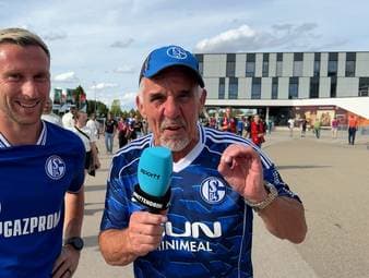 Die Vorfreude bei den Schalke-Fans ist riesig: Vor dem Bundesliga-Comeback gegen Augsburg sprechen die Anhänger über ihre Rückkehr ins Oberhaus und verraten, welche Ziele sie mit ihrem Klub in dieser Saison haben. 