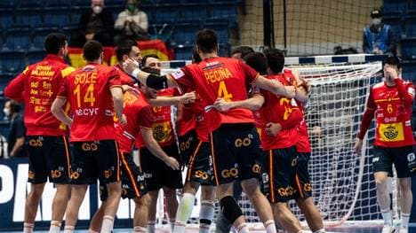 Der Titelverteidiger sichert sich das Halbfinal-Ticket