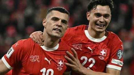 Kapitän der Schweiz: Granit Xhaka (l.) 