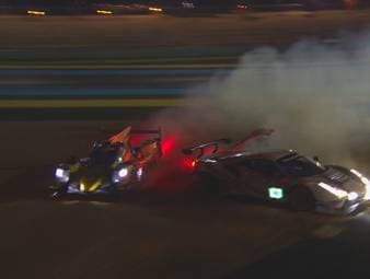 Viel los in der zweitlängsten Nacht in der Geschichte des 24-Stunden-Rennens von Le Mans: Vor allem für Toyota entwickeln sich die Stunden in der Dunkelheit zum Albtraum.
