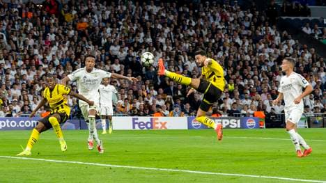 Ramy Bensebaini (2.v.r.) kann die BVB-Krise für sich persönlich nutzen