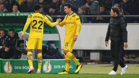 Trainer Edin Terzic (r.) wird von seinem Team immer wieder im Stich gelassen