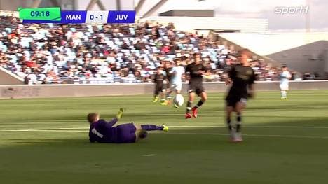 Manchester Citys Torhüter patzt