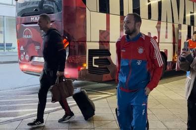 Mit Blind nach Katar: Hier reisen die Bayern-Stars ins Trainingslager
