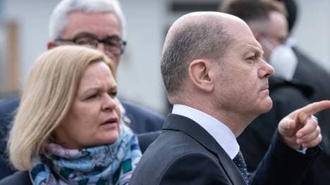 Innenministerin Nancy Faeser und Kanzler Olaf Scholz