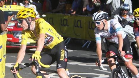 Jonas Vingegaard of Jumbo - Visma and Tadej Pogacar of UAE Team Emirates during the Tour de France 2022, cycling race stage 12, Briancon - Alpe d Huez (165,5 Km) on July 14, 2022 in Huez, France - Photo Laurent Lairys PANORAMIC CYCLISME : Tour de France 2022 - Etape 12 - 14 07 2022 LaurentLairys Panoramic PUBLICATIONxNOTxINxFRAxITAxBEL