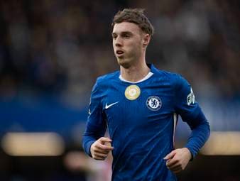 Chelseas Trainer Liam Rosenior widerspricht den Gerüchten um Cole Palmer. Der Youngster sei glücklich, sagt der Blues-Coach, und soll nach der Verletzung behutsam wieder aufgebaut werden.